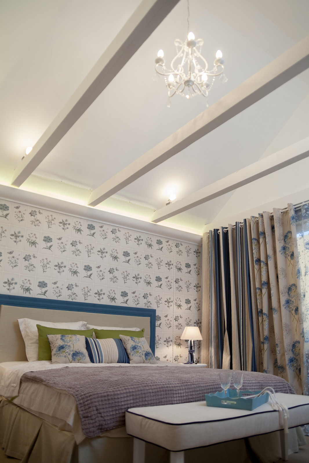 Спальня в мансардном этаже