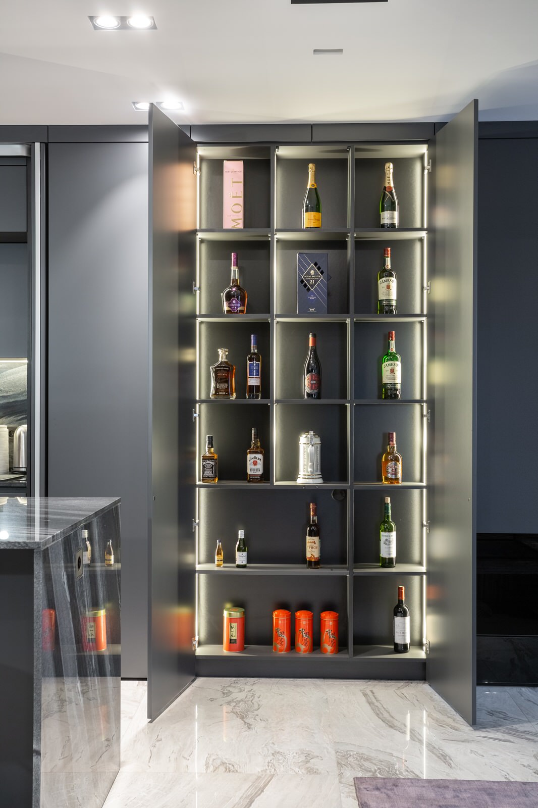 кухня серый камень