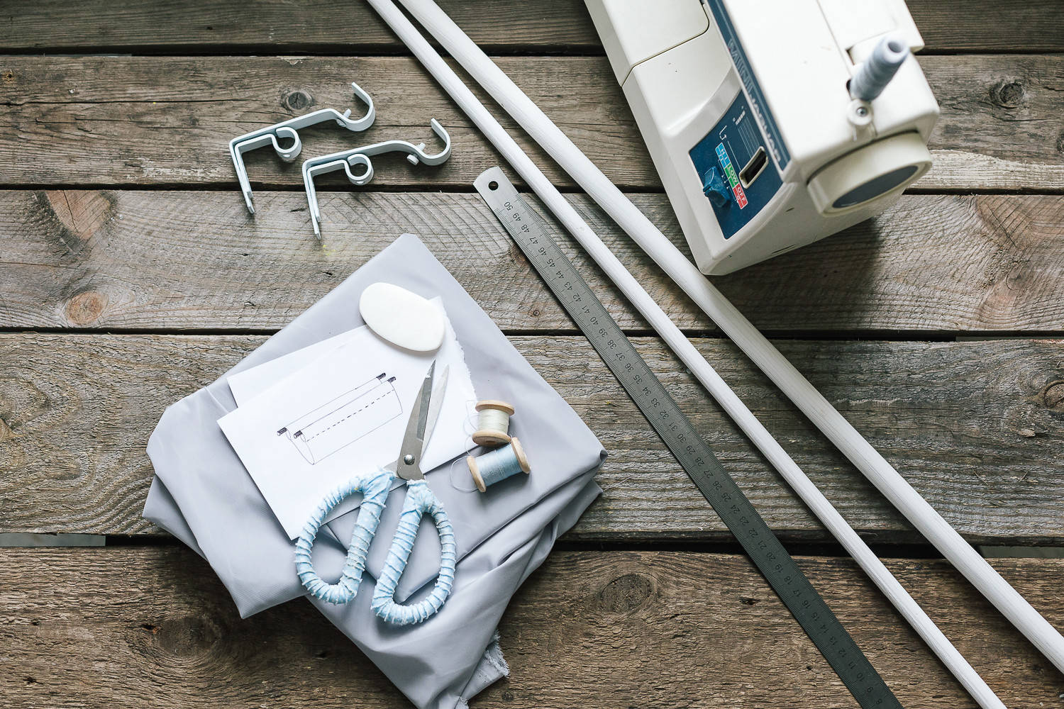 Своими руками: Как сшить подвесную текстильную полку для книг