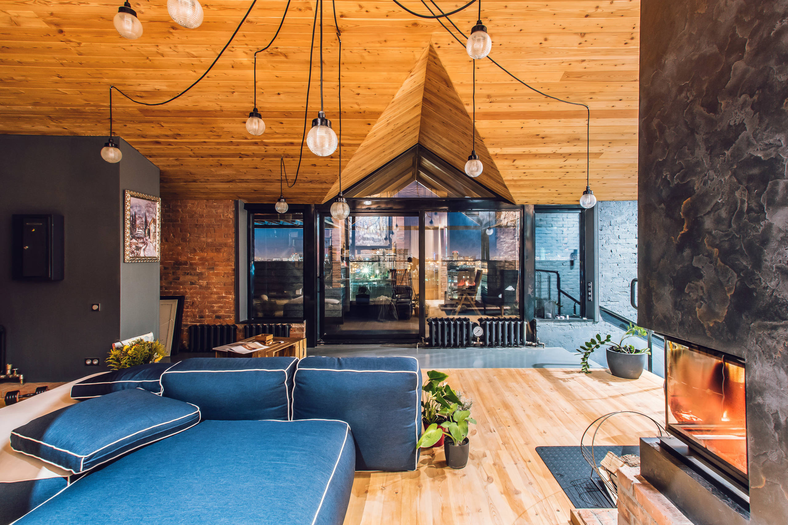 Houzz тур: Лофт с дровяным камином в Краснодаре