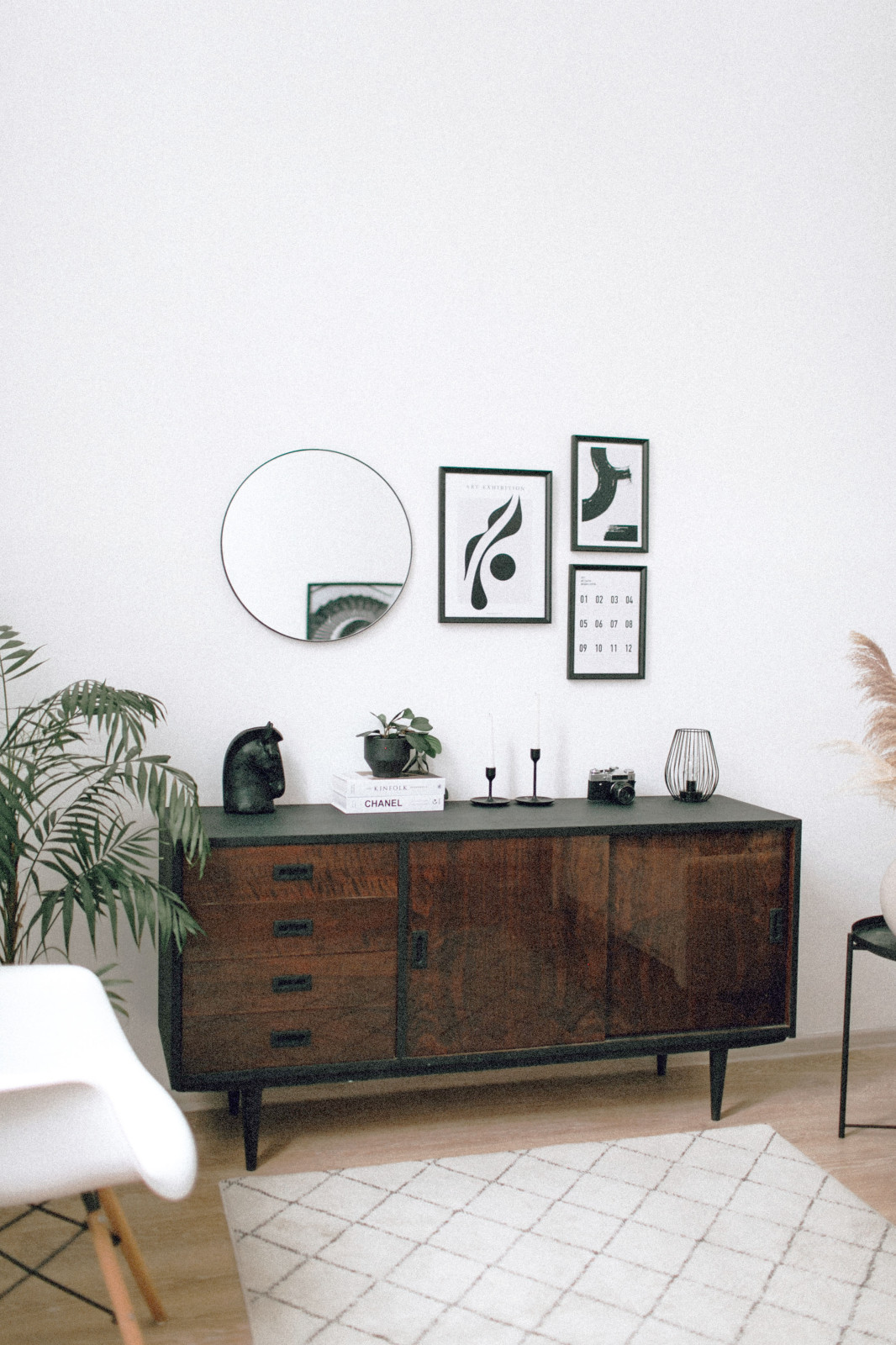 Обложка проекта: Черно-белая гостиная