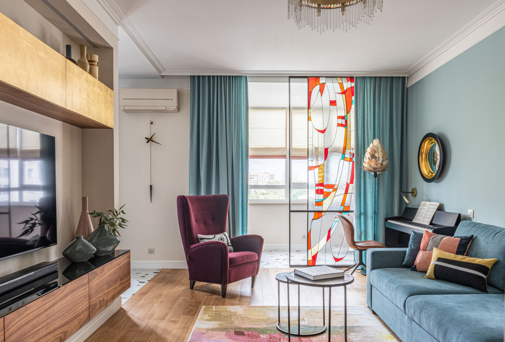 Houzz тур: Цветной интерьер в духе конструктивизма