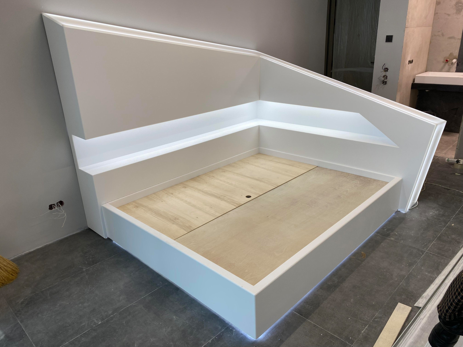 Обложка проекта: Парящая кровать