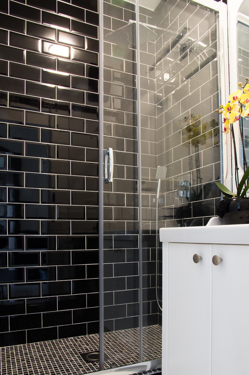 Черный, белый, золотой.