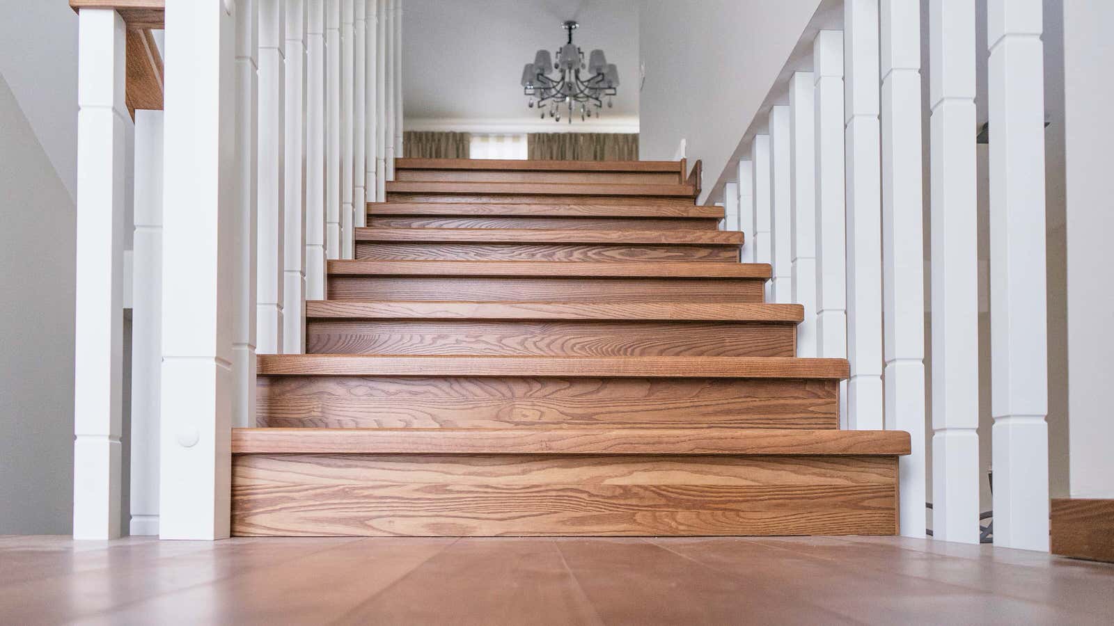 Проект 1 - Отделка бетонной лестницы массивом ясеня в частном доме в Москвее