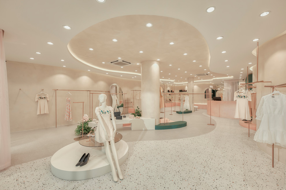 Магазин женской одежды, обуви и аксессуаров  OLV