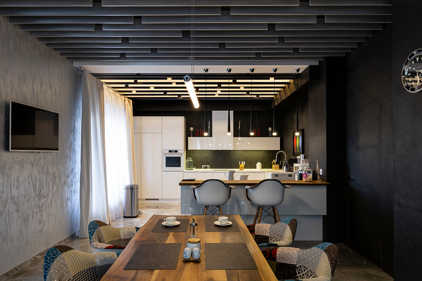 Дом с серебристыми стенами / House with silver walls