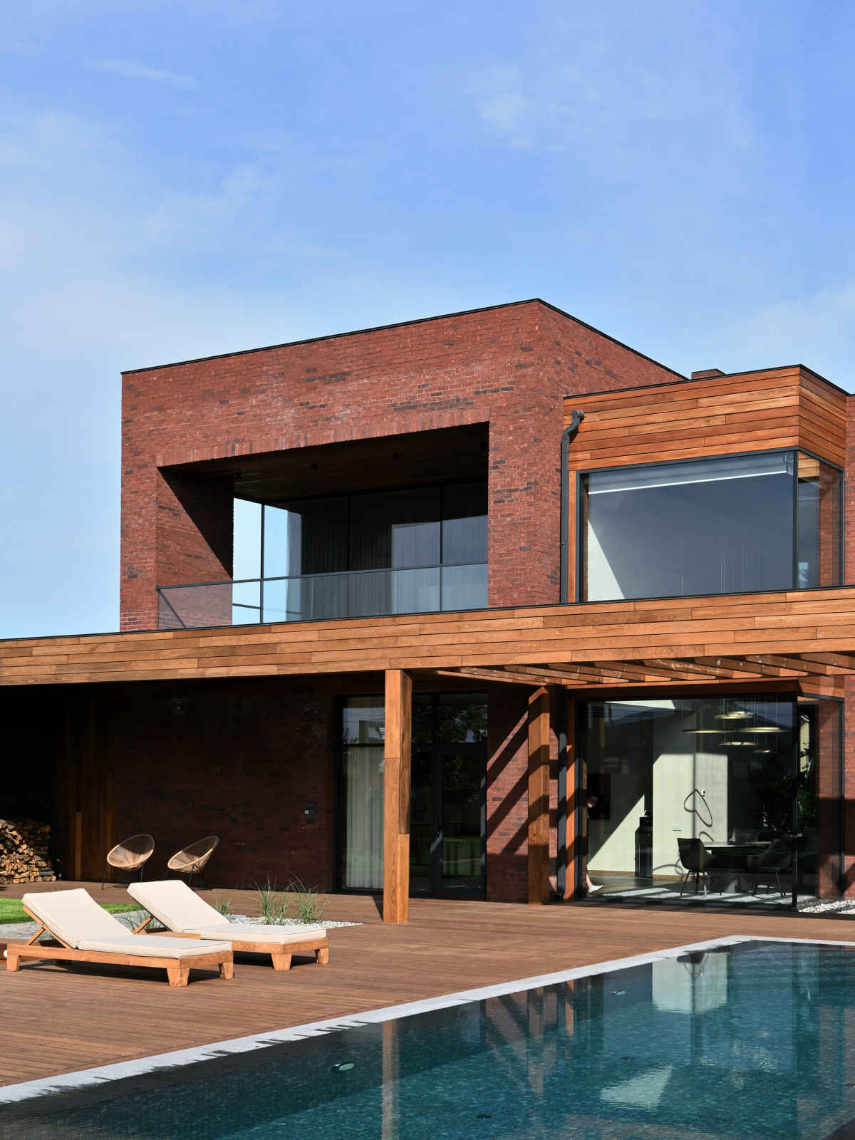 Крыша двухэтажного дома