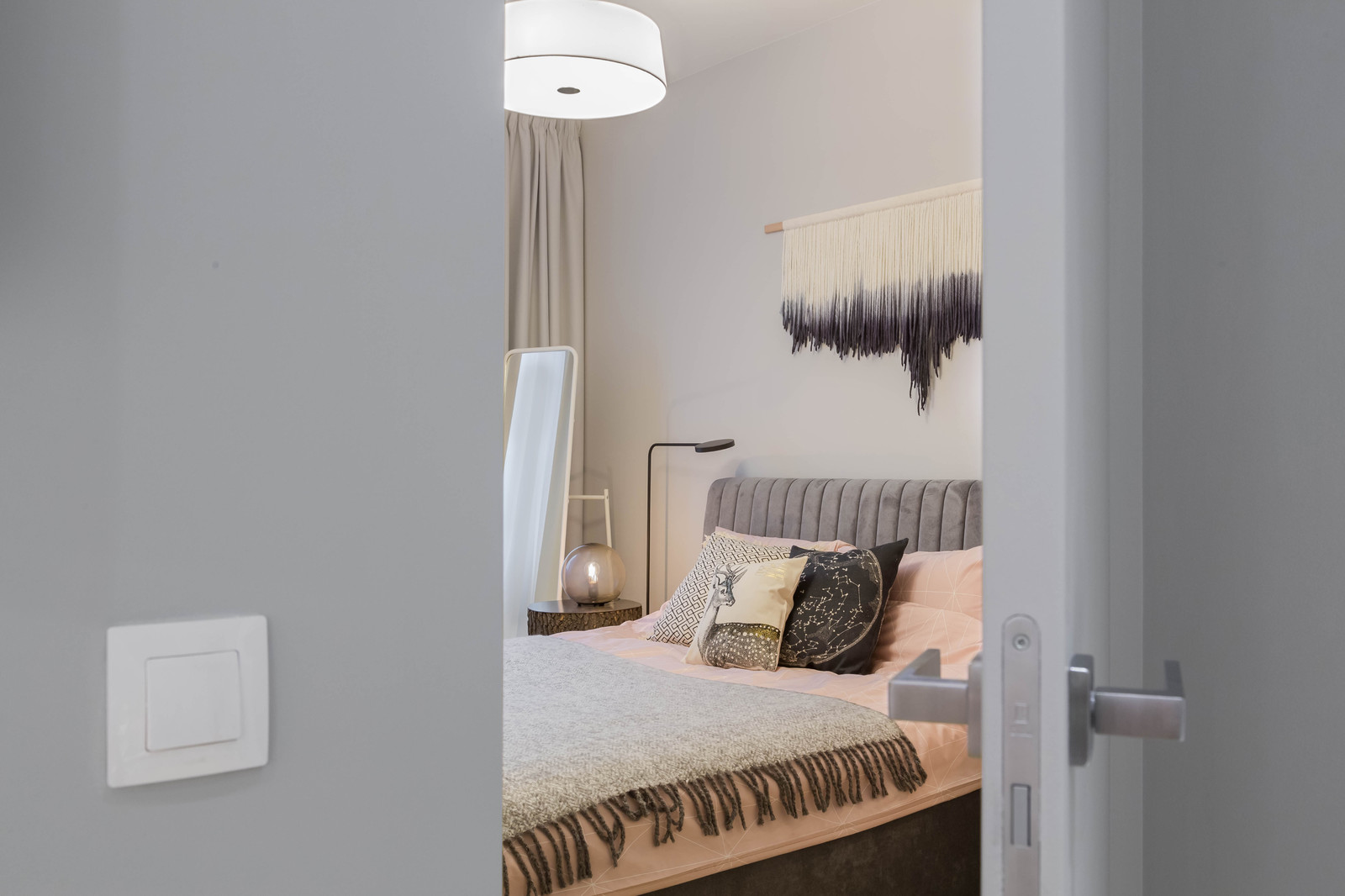 Зефирно-розовый интерьер для сдачи в аренду