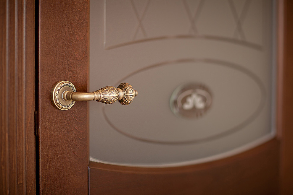 Alvero doors in details