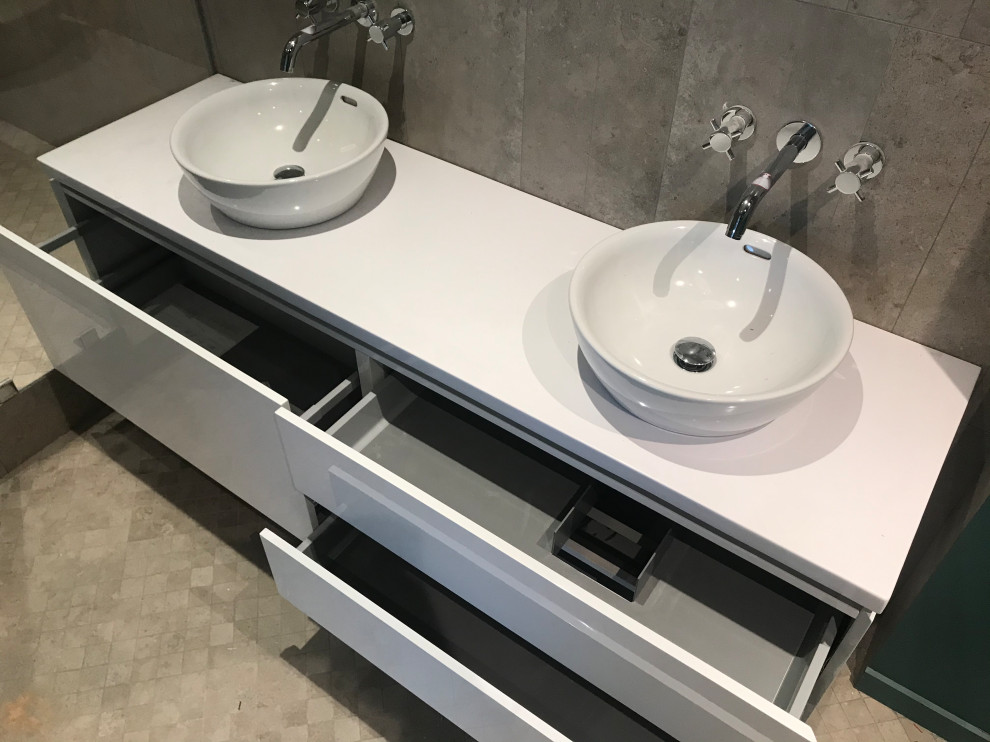 Тумба в ванную комнату под две раковины.