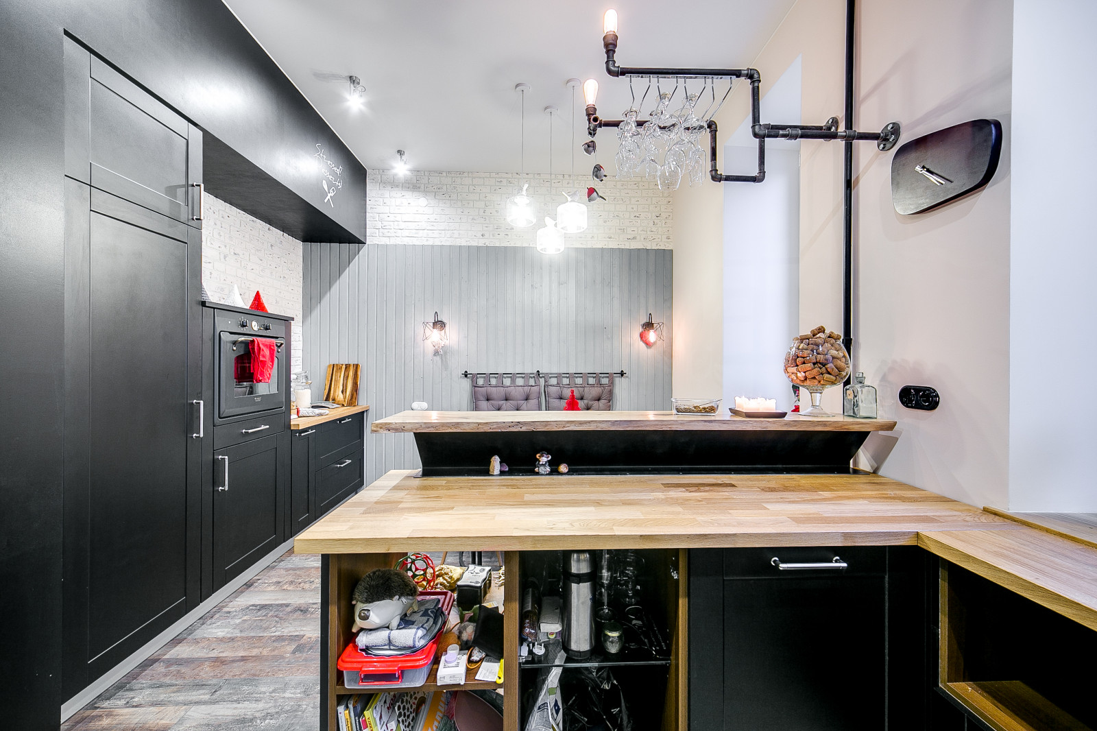 Просторная кухня в стиле лофт