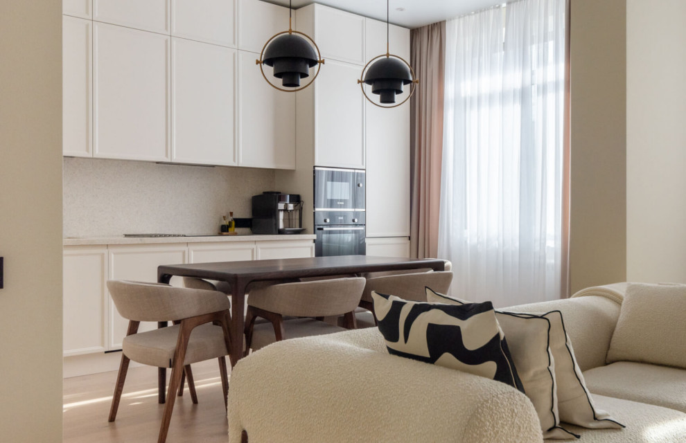 Кухня с гостиной в белом цвете