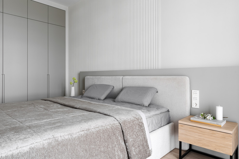 на стороне монохрома