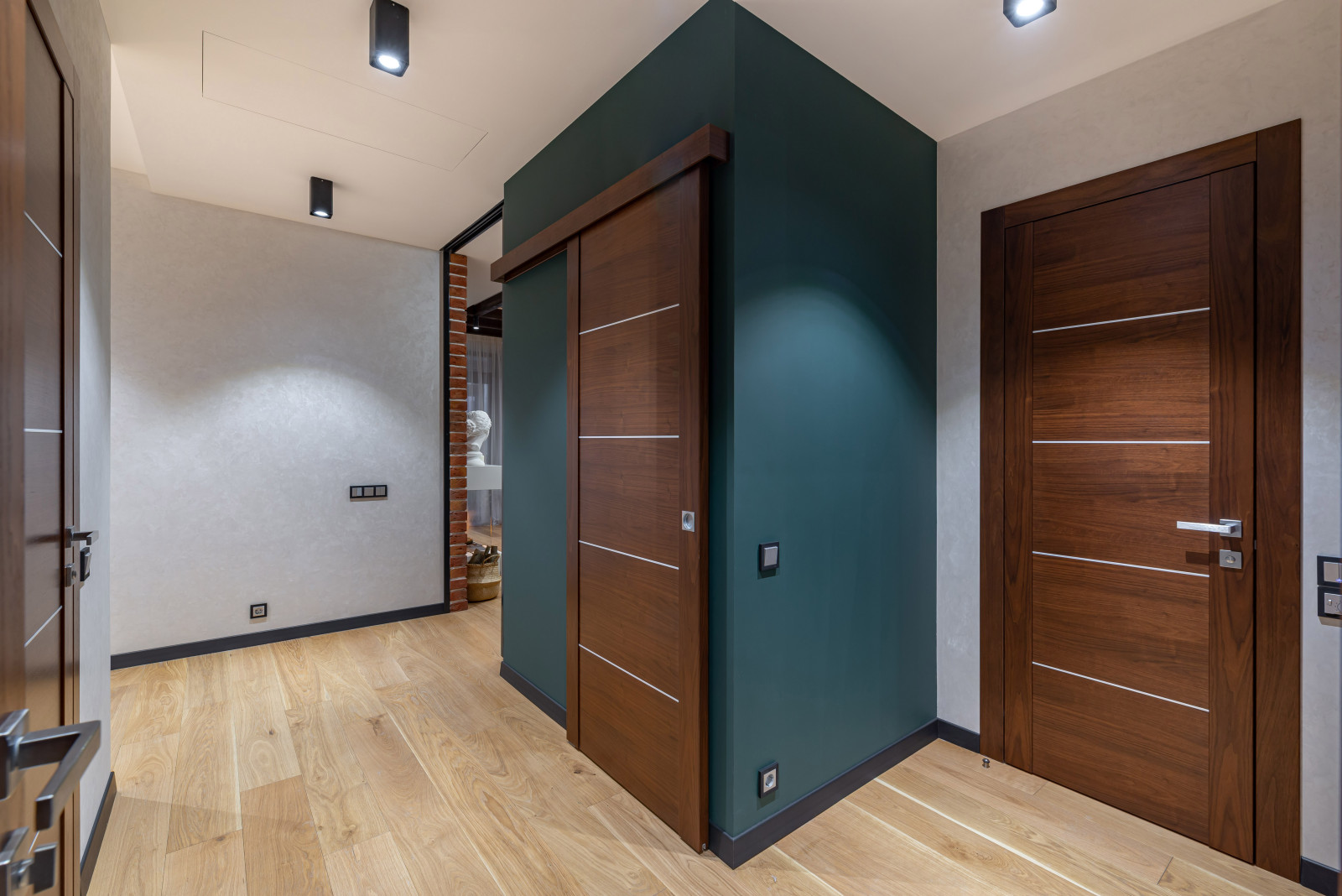 Трехкомнатная квартира в центре Москвы