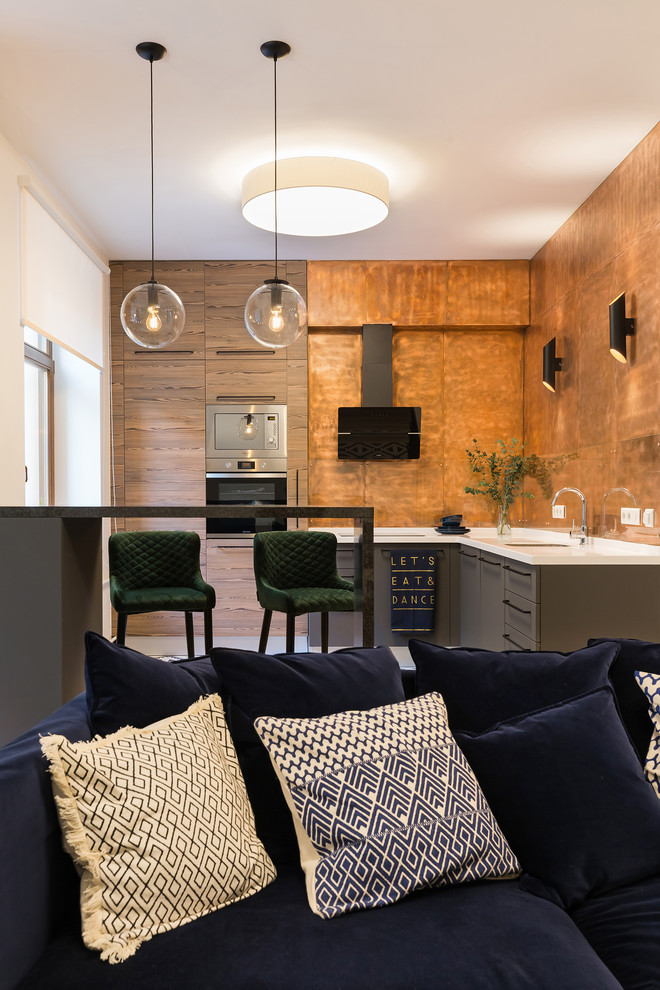 Тропическая медь на Стремянной улице