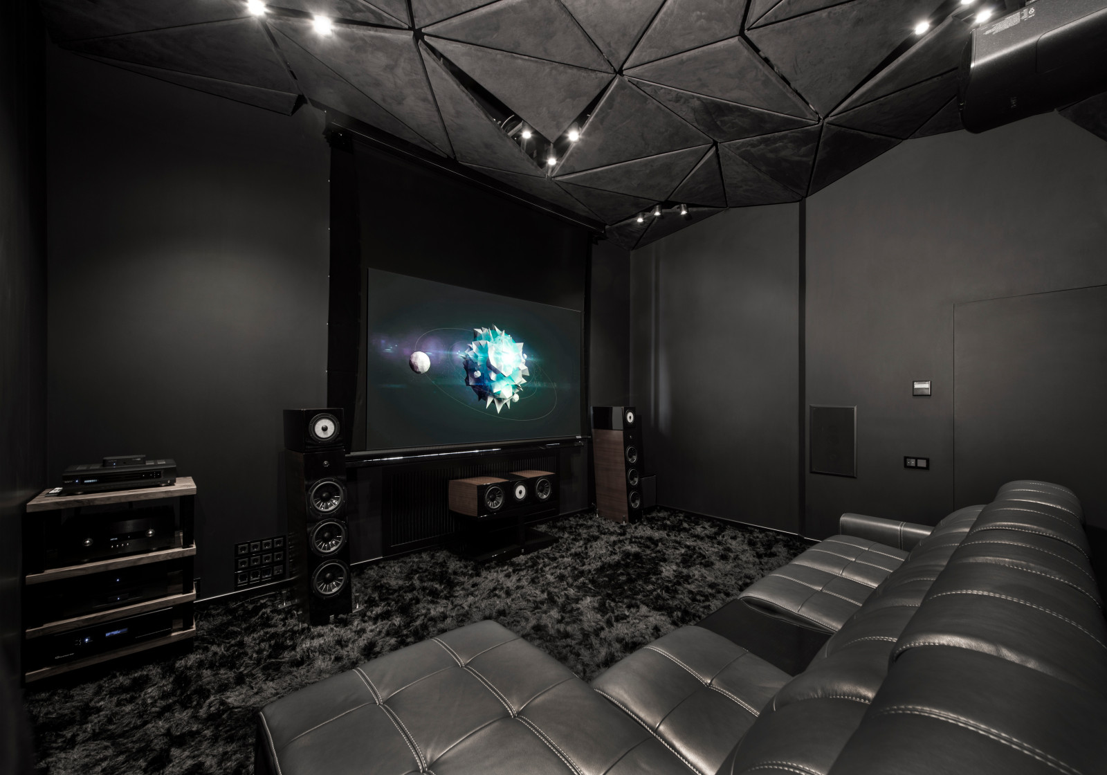 Обложка проекта: Triangle