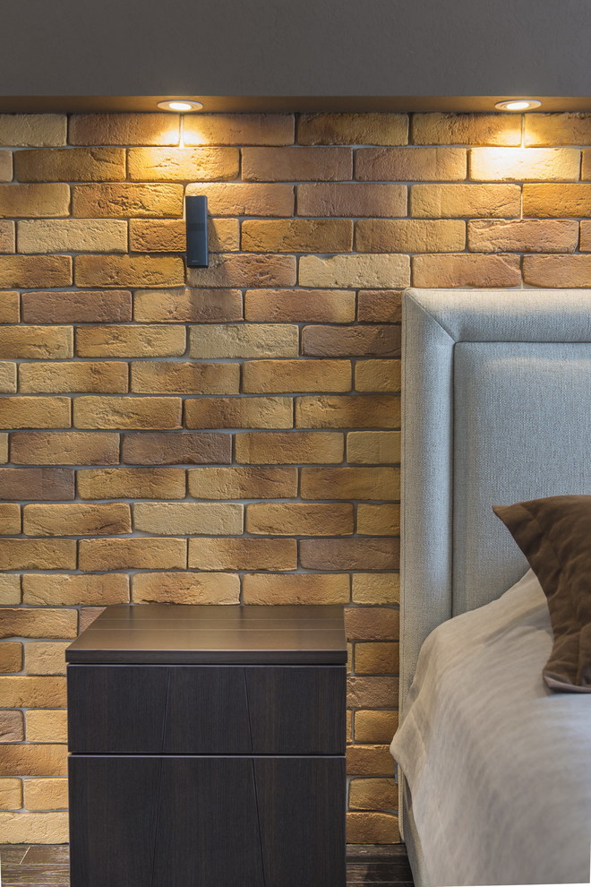 Частная квартира для него