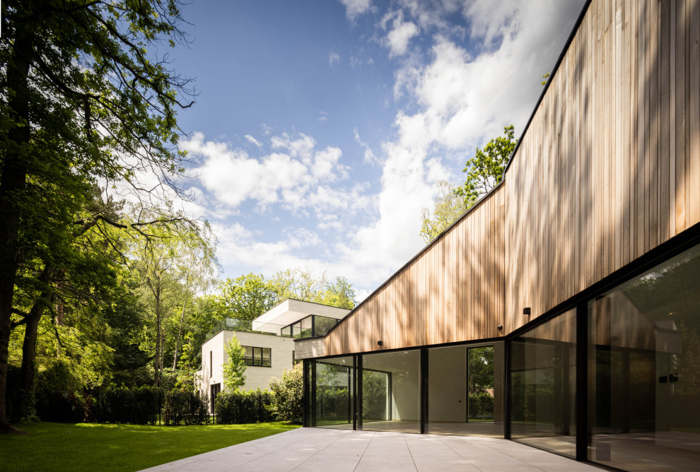 Four suite apartment building