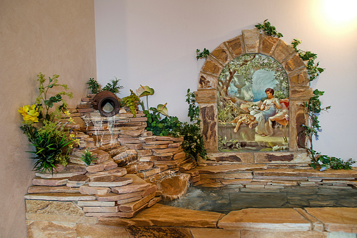 Небольшой домашний водопад