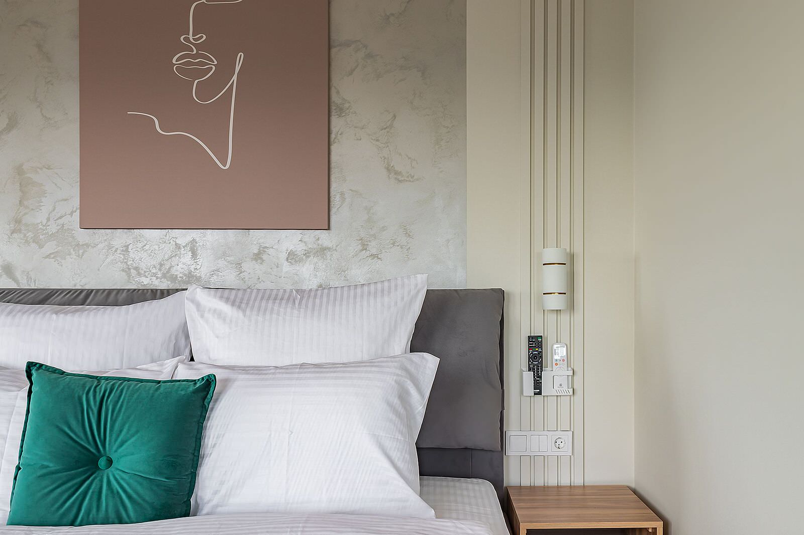 "Изумрудная роскошь" - номер в апарт-отеле KM TOWER