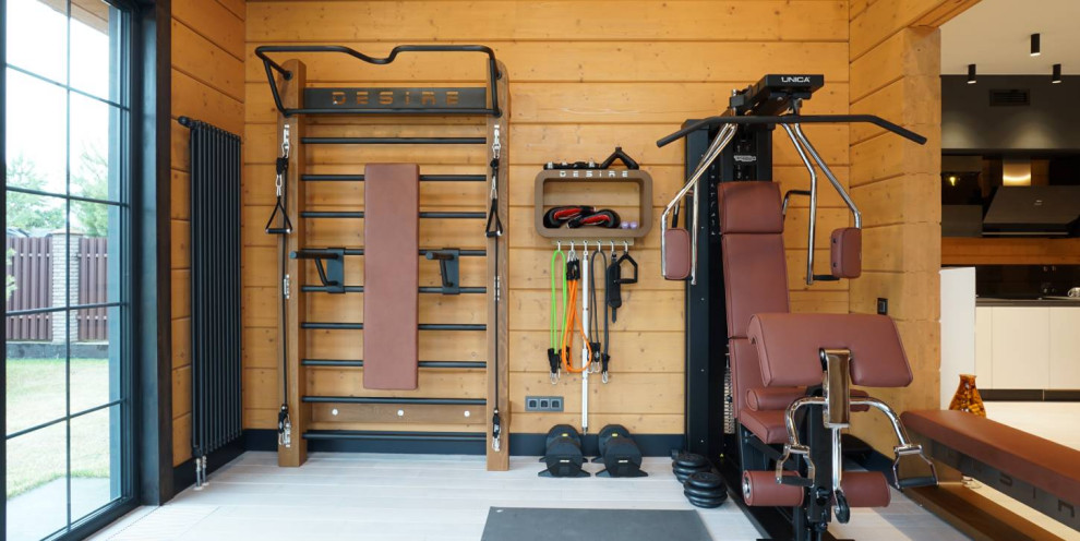 Мультистанция Technogym Unica в бордовом цвете