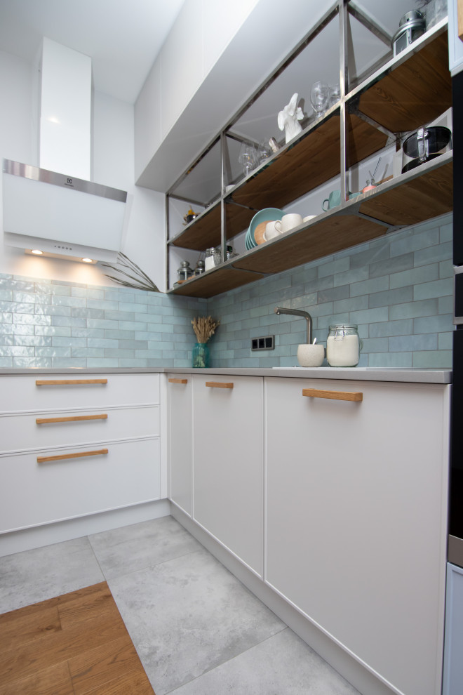 Светлая кухня в неоклассическом стиле