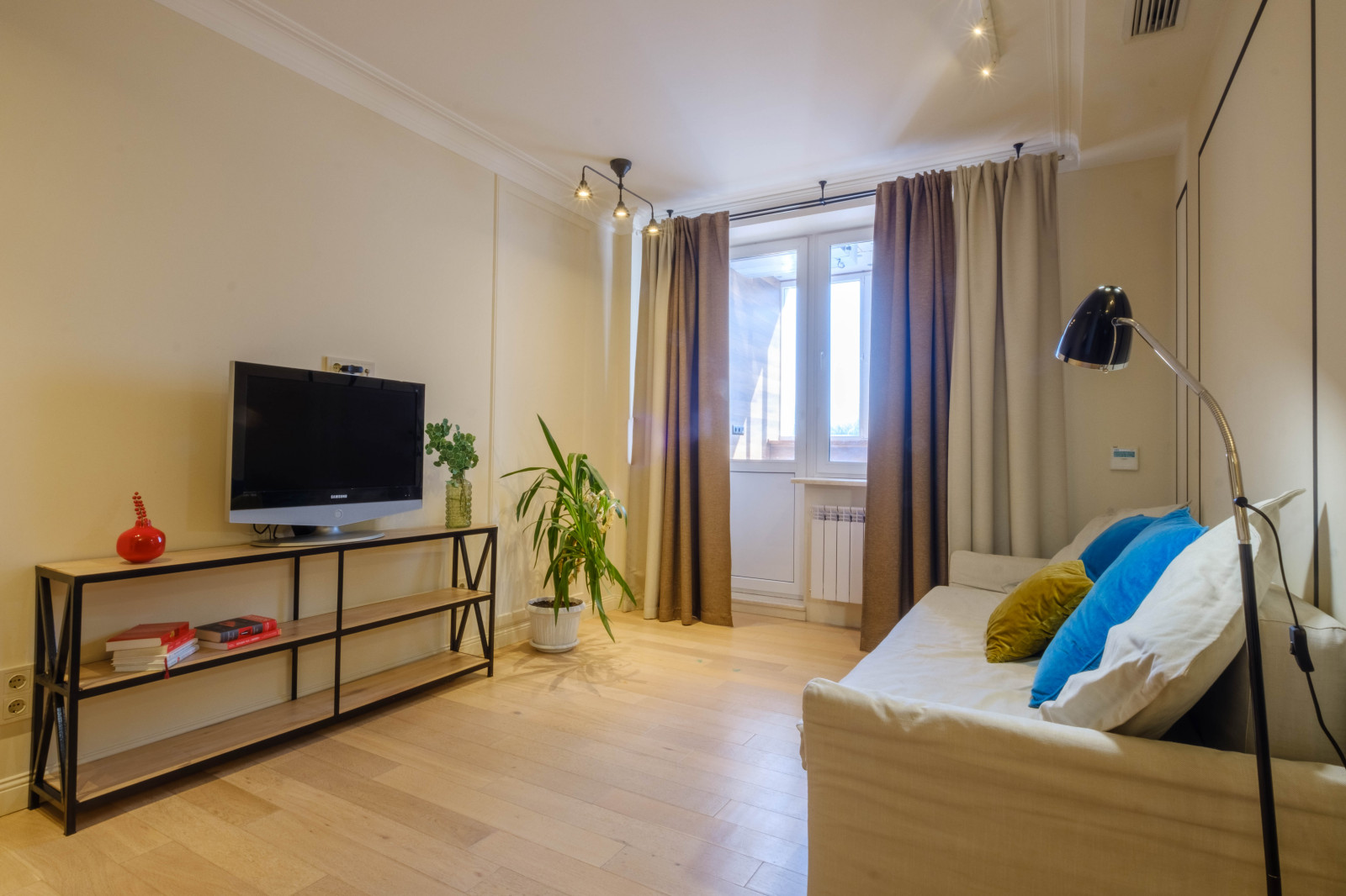 Двухкомнатные апартаменты для посуточной сдачи. ЖК Ладья