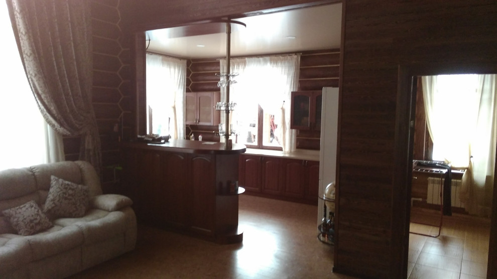 Обложка проекта: кухня с барной стойкой в класическом стиле из листванницы с подфактуриной тексту