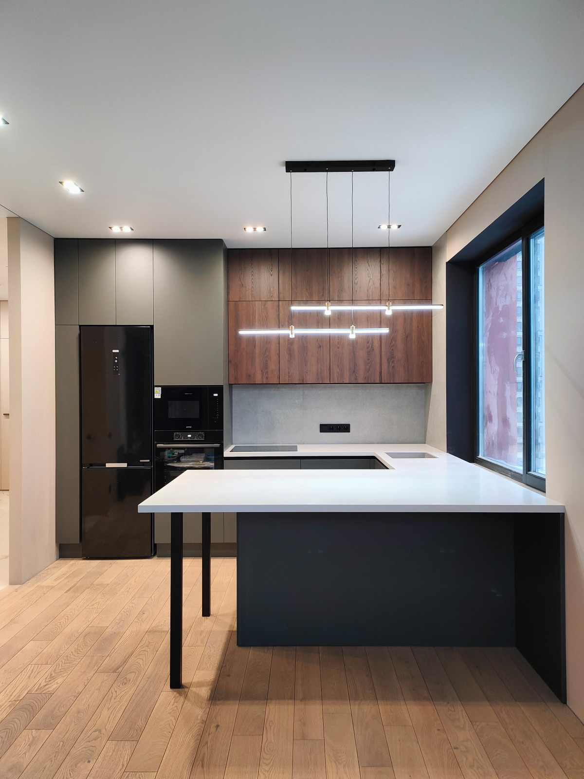 Новосибирск. ЖК Тихомиров. Эскизы + фото с реализации проекта.