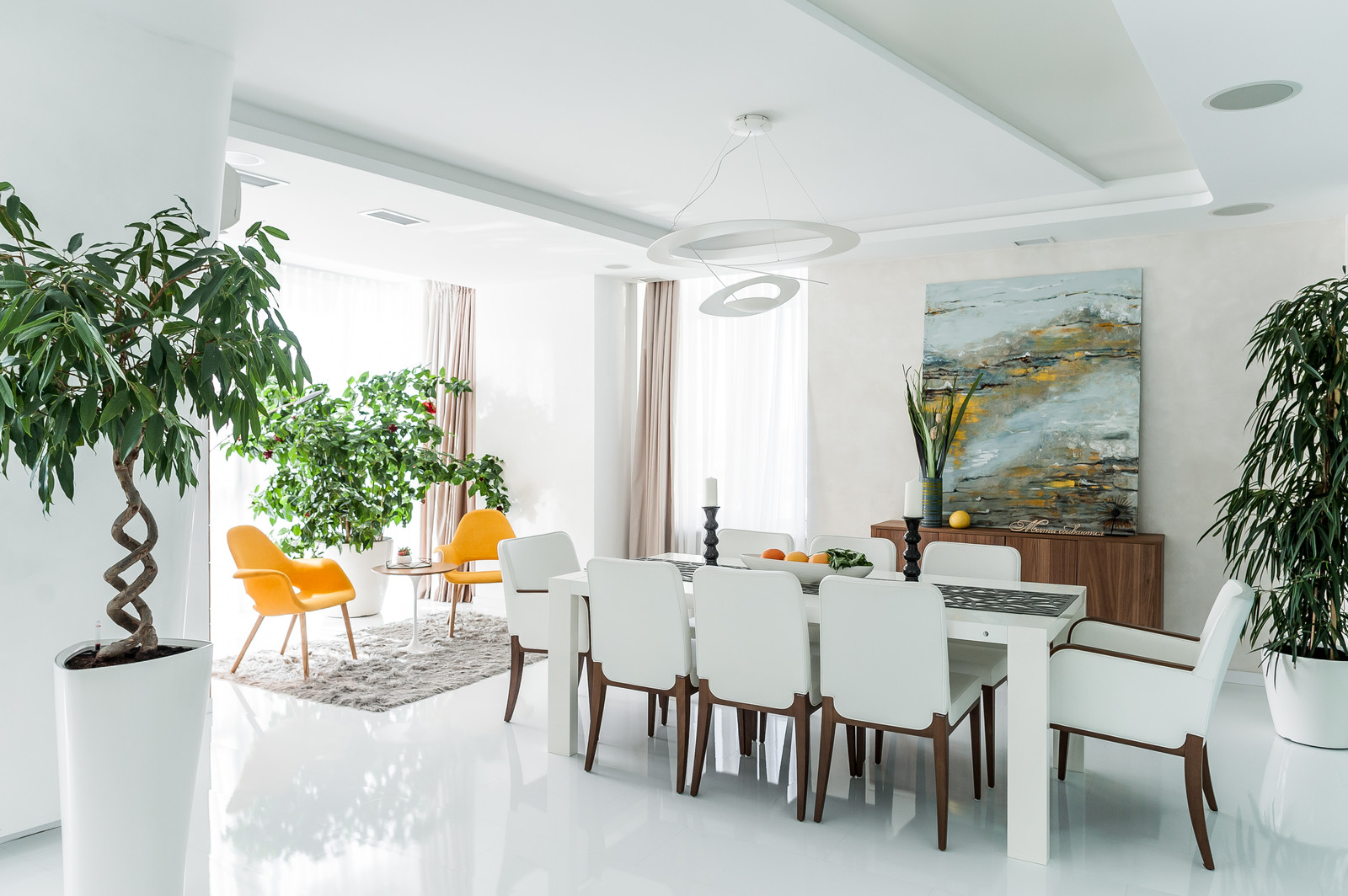 Светлый hi-tech