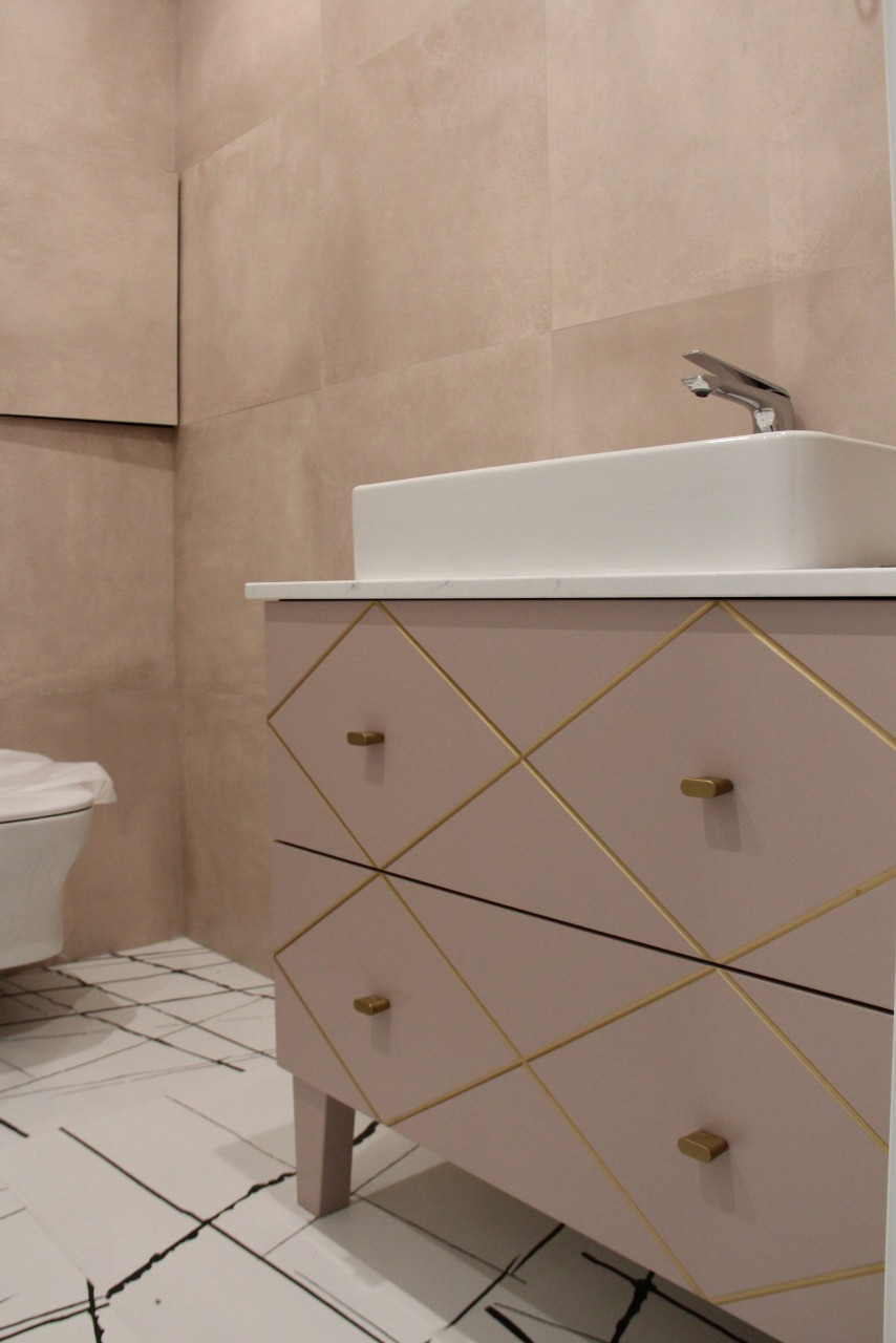 Детали мебели в санузле.