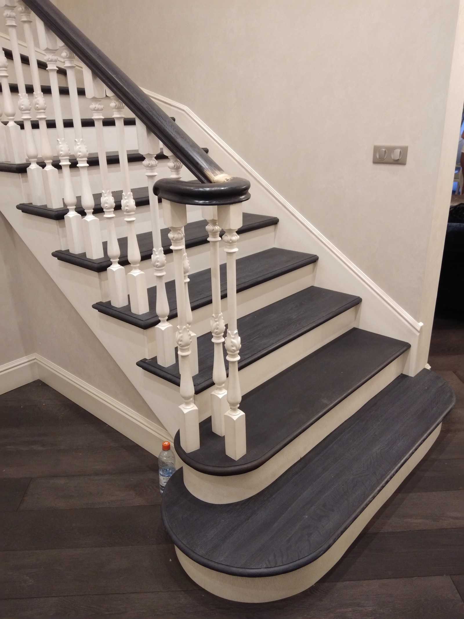 Обложка проекта: Лестница из дуба в лофте