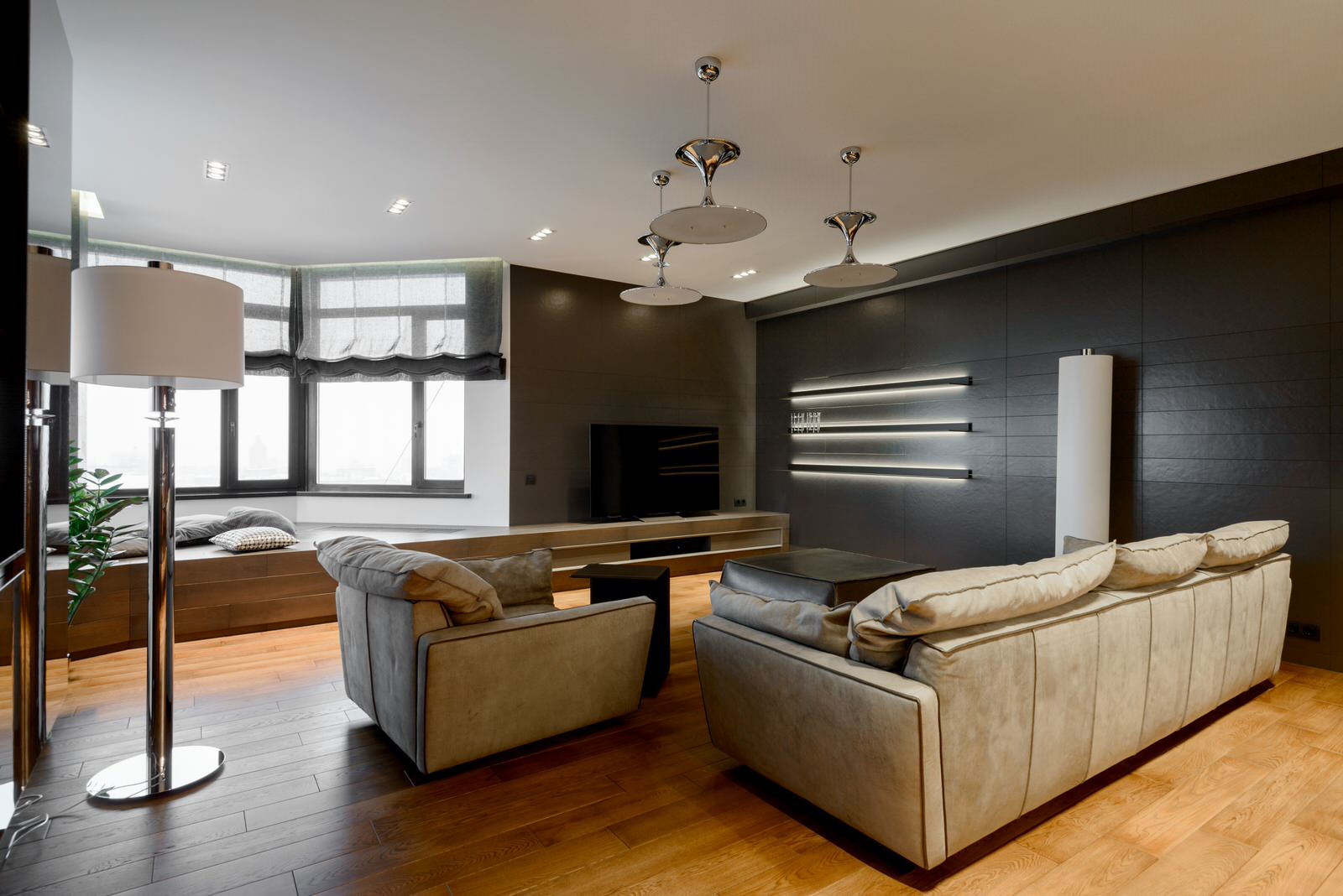 Массивная доска "BEARMADE" в брутальной квартире по проекту Риты Лессинг