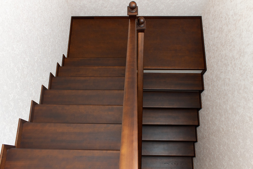 Лестница на закрытом каркасе