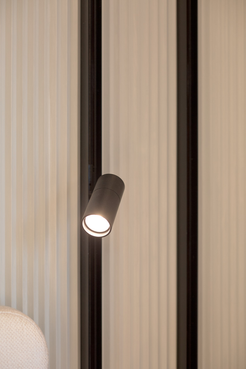 Slim Magnetic R01 Трековый поворотный светильник 6W 3000K черный 85011/01