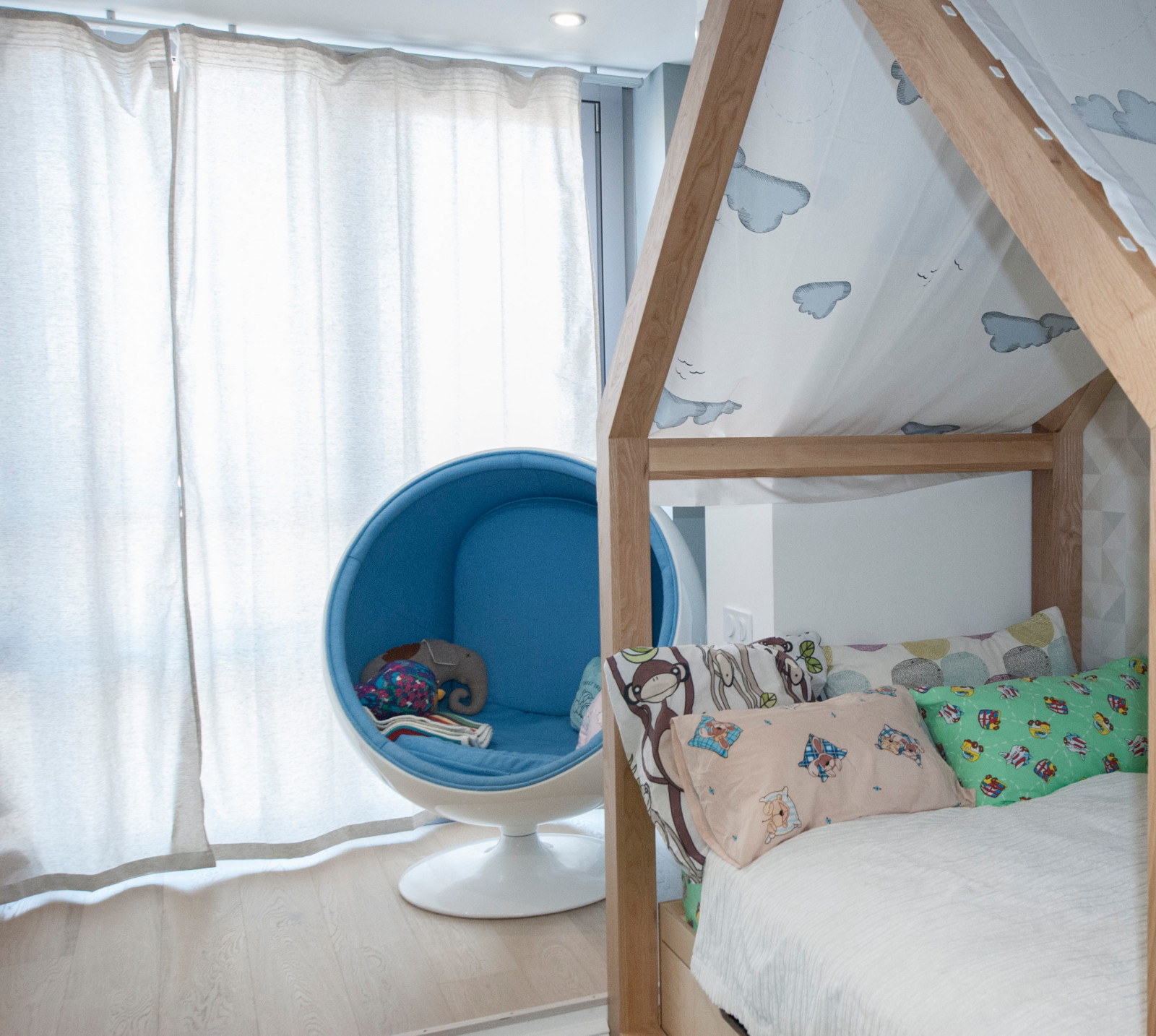 Modern and lignt 140 sq. m. appartment in Saint-Petersburg