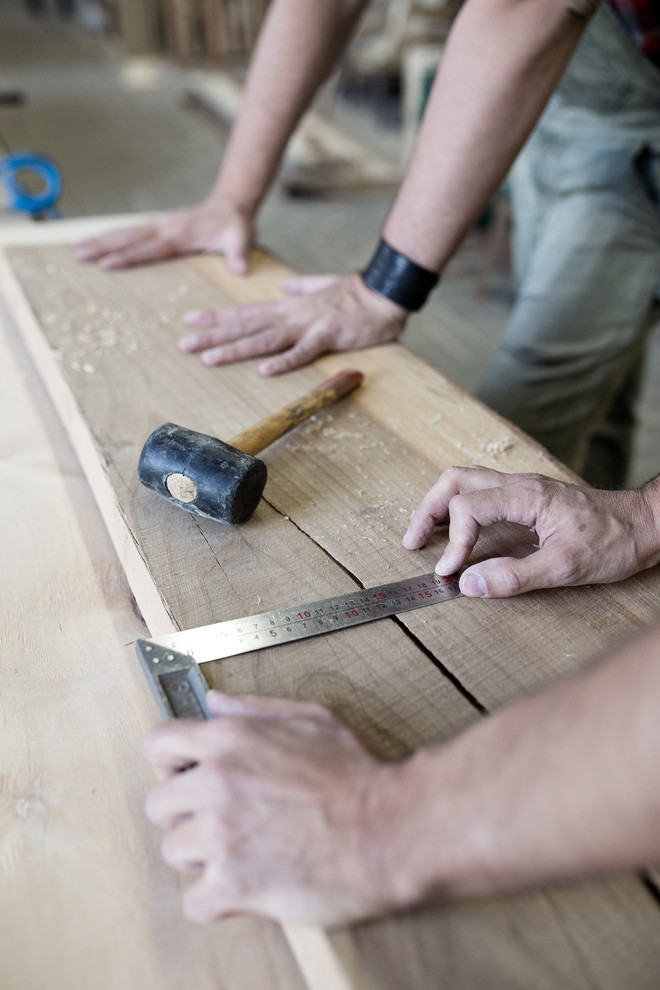 Портрет: Ростовская мастерская лофтовых дверей Doors Brothers