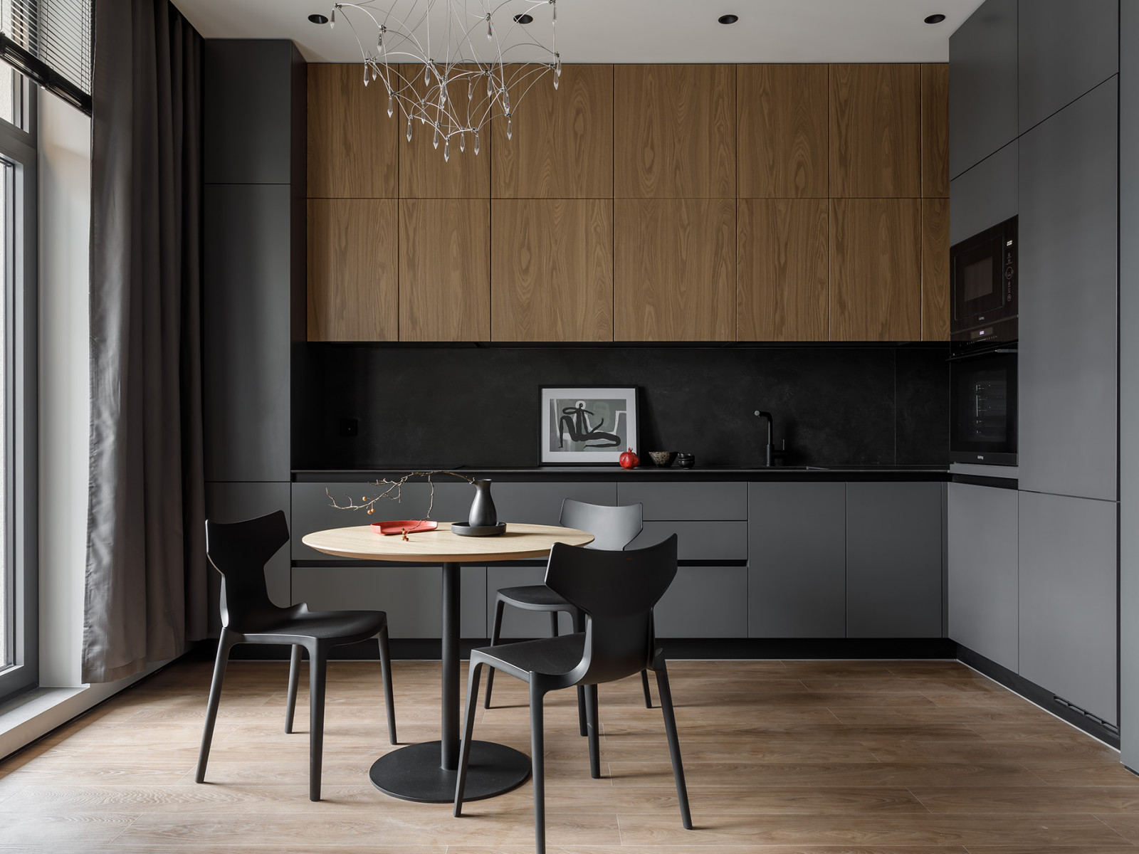 Обложка проекта: Реализованная квартира под сдачу в темных тонах в ЖК Притяжение