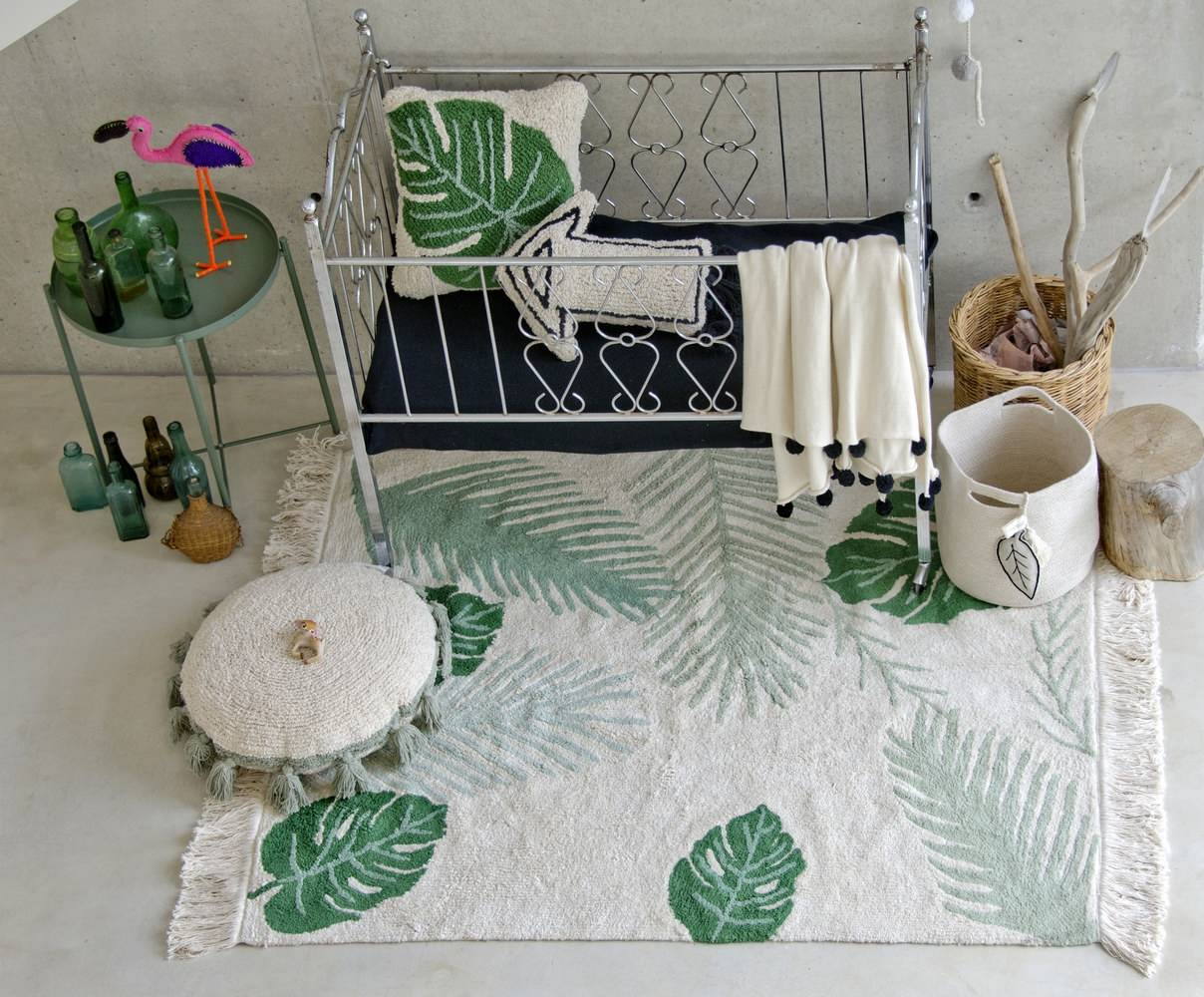 Подушка, ковер и плед в детской