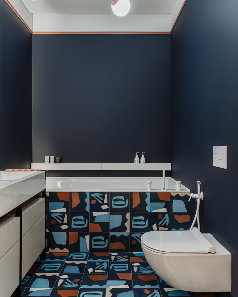 Семейная квартира с красными акцентами и видом на лес