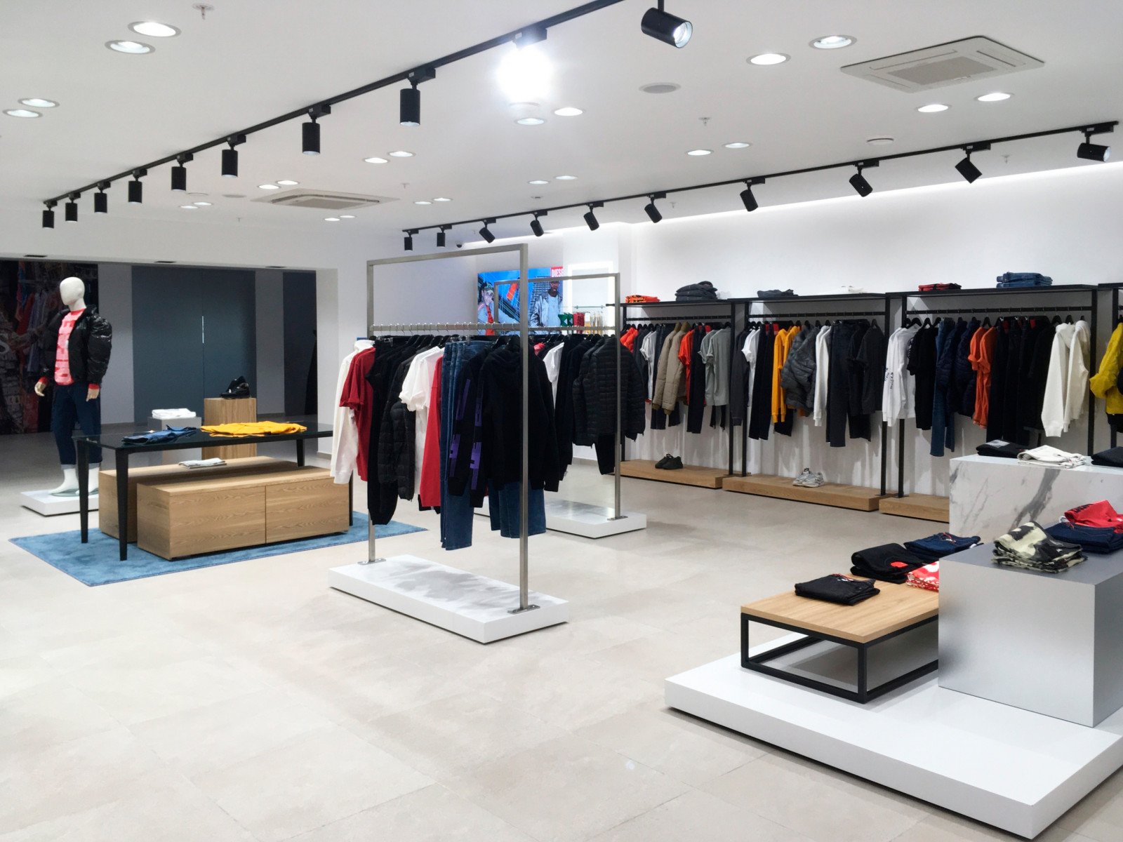 Мультибрендовый бутик "Драйв" ТК "Гостиный двор", г. Челябинск