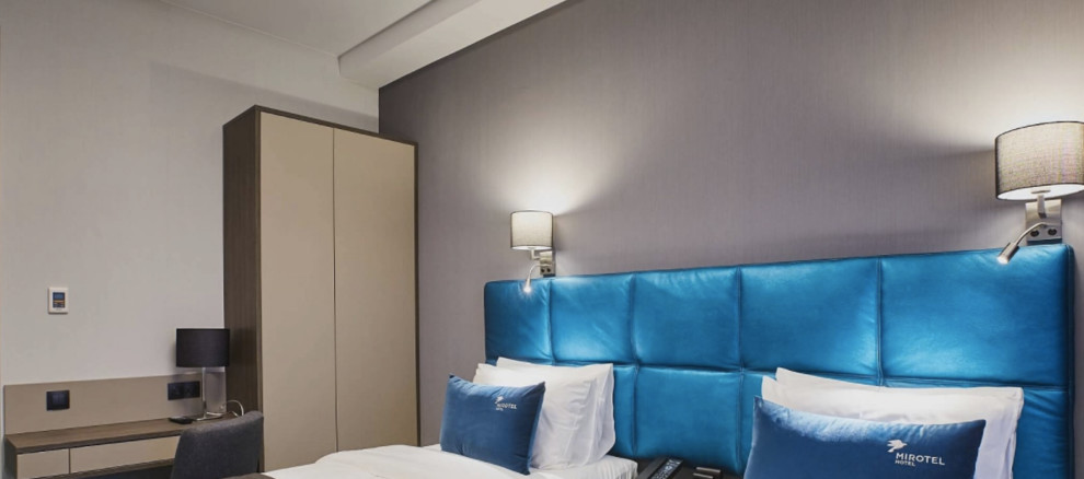 Освещение номера в гостинице Mirotel