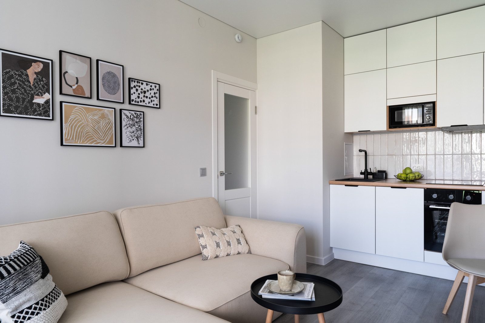 Парадный ансамбль, 2евро, 32м2