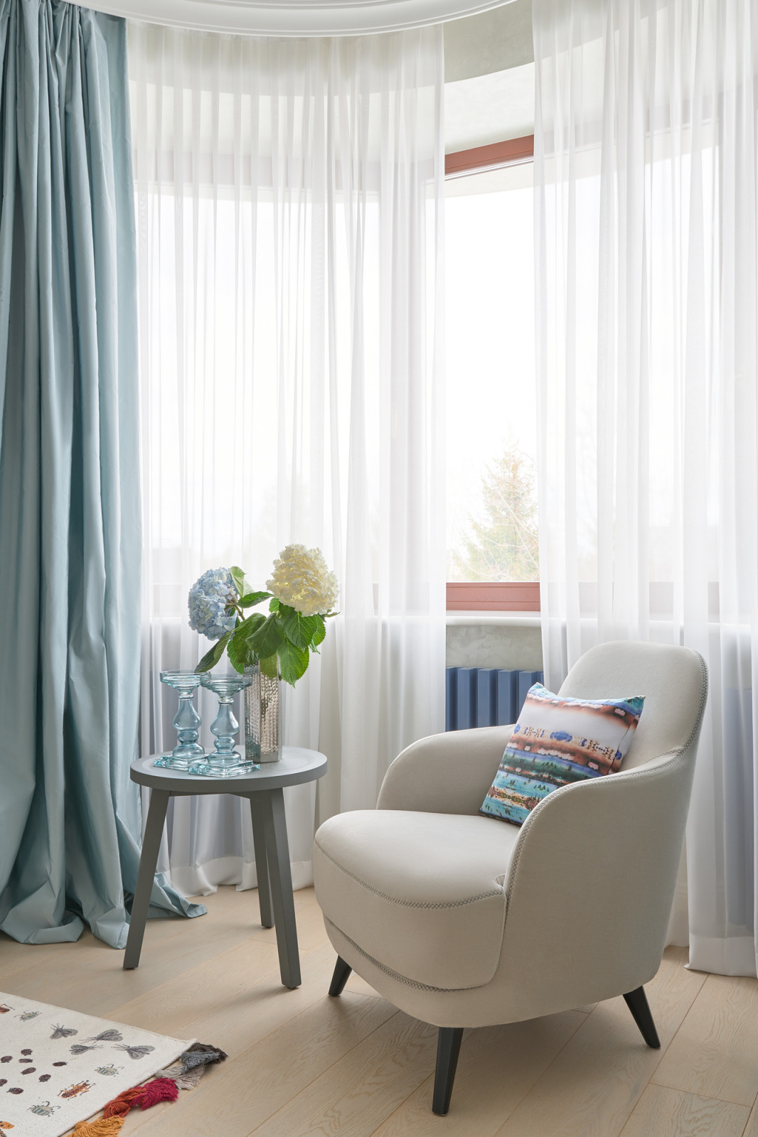 Большой загородный дом