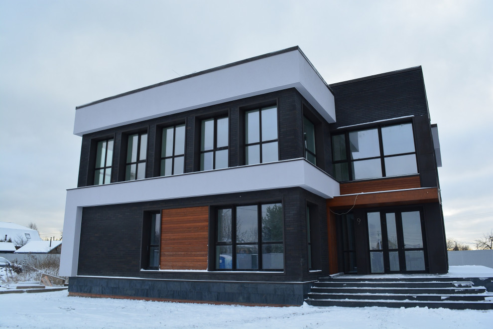 Дом в современном стиле. Кирпич и планкен.