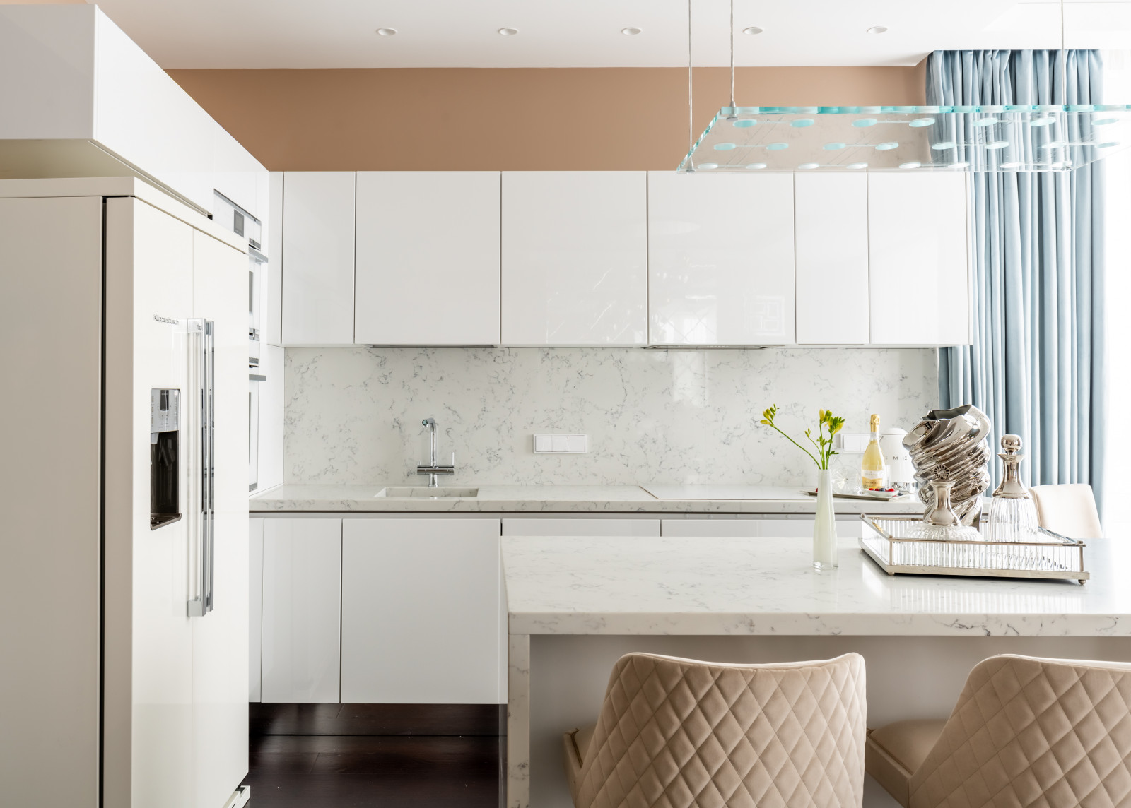 Бежевый и зеркала