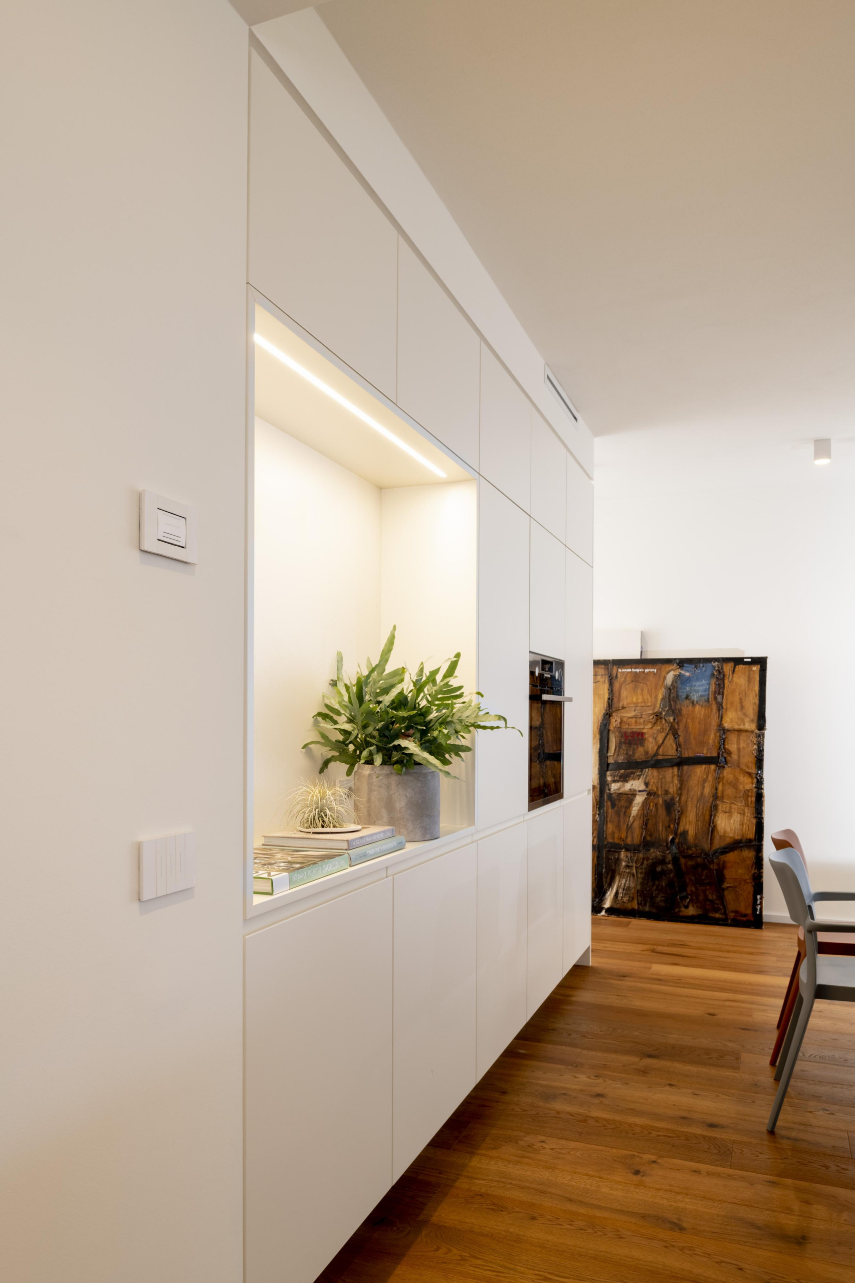 В закладки: 3 проекта со встроенными шкафами «во всю стену»