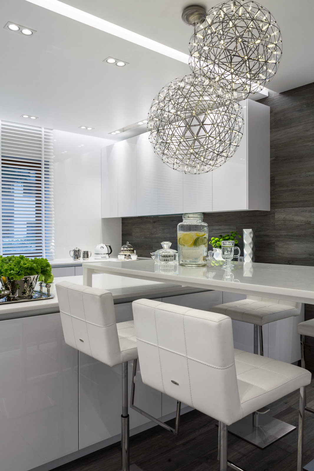 БЕЛЫМ ПО БЕЛОМУ