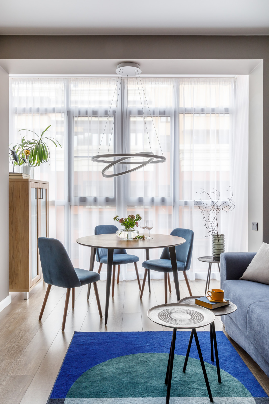 Обложка проекта: Светлая квартира с яркими акцентами 51 м²